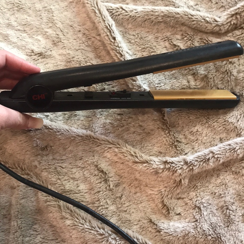 Chi (global beauty) flat iron. Works great!!